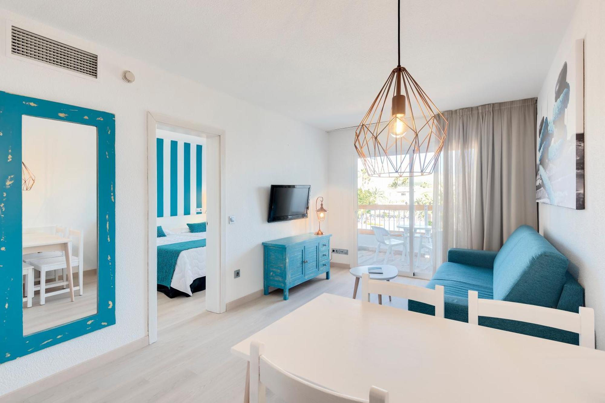 One-Bedroom Apartment Pool View