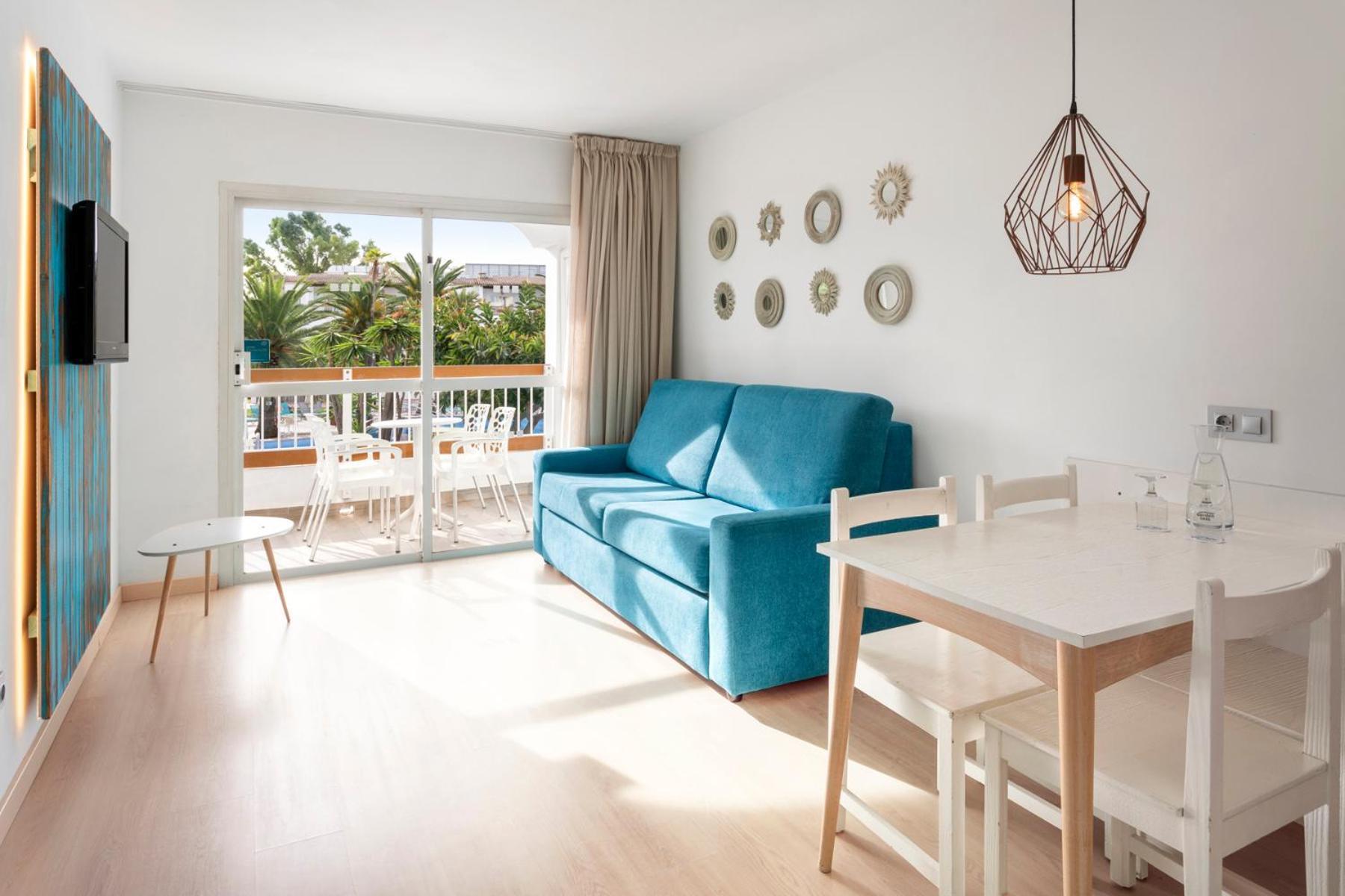One-Bedroom Apartment Pool View