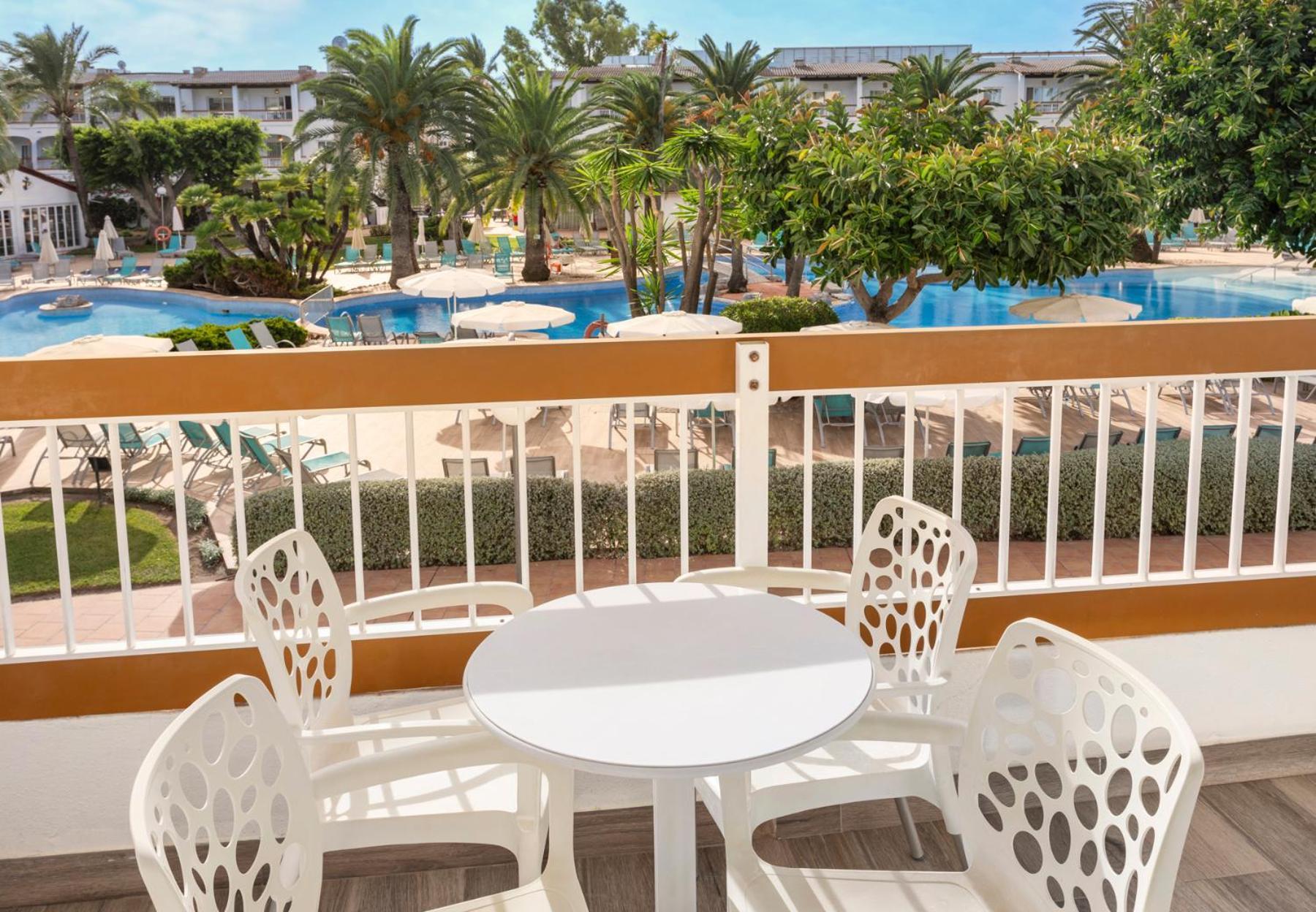 One-Bedroom Apartment Pool View