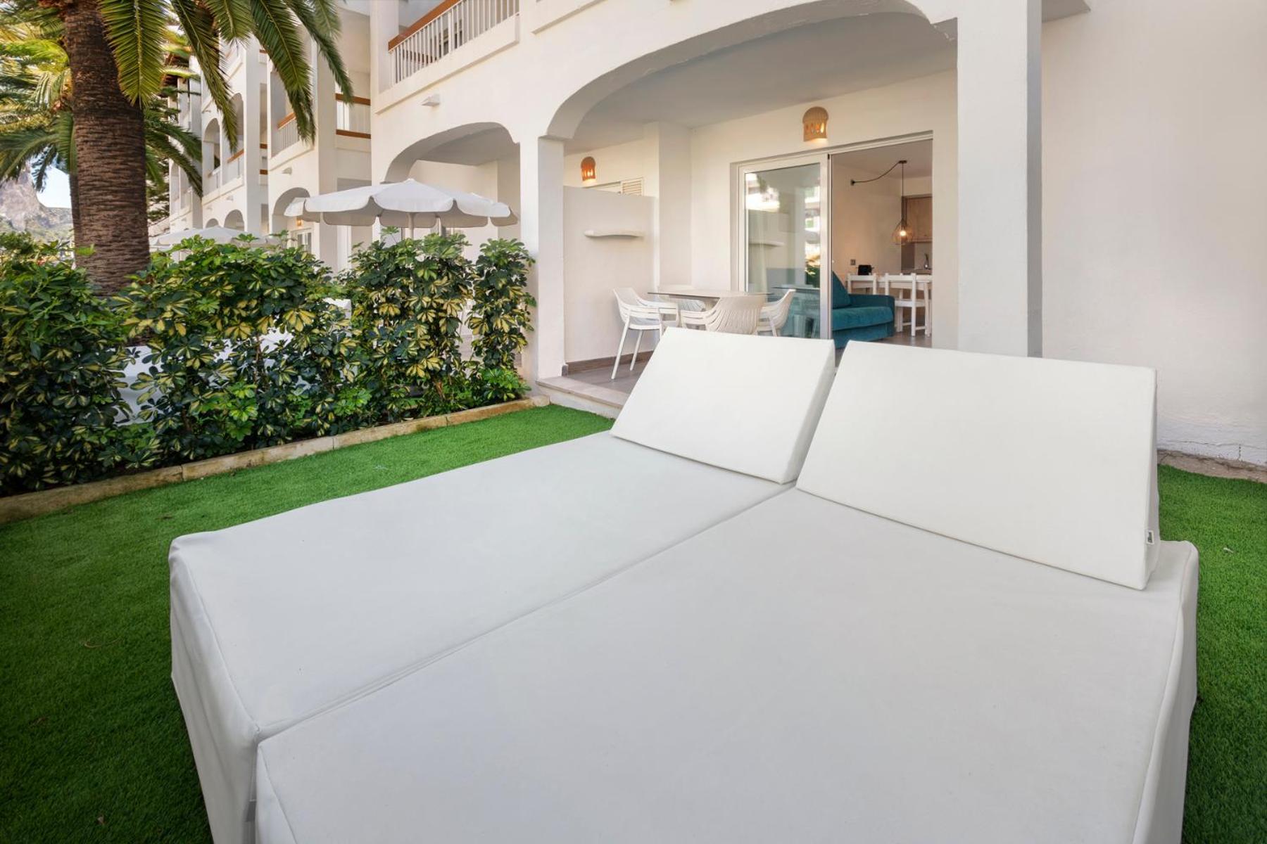 One-Bedroom Apartment Private Garden